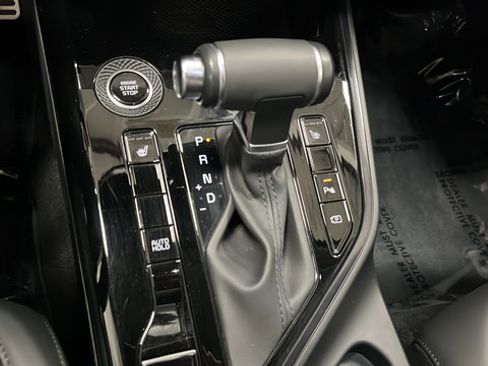 Used 2024 Kia Niro EX Touring FWD image 19
