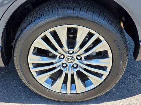 Used 2021 Toyota Venza XLE w/ Softex Package AWD/4WD image 15