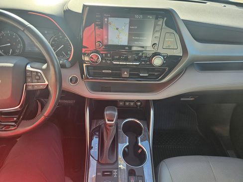 Certified 2021 Toyota Highlander Limited image 22