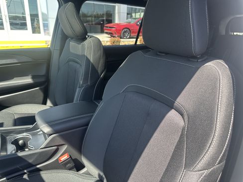 New 2025 Jeep Grand Cherokee L Laredo w/ Luxury Tech Group I image 16