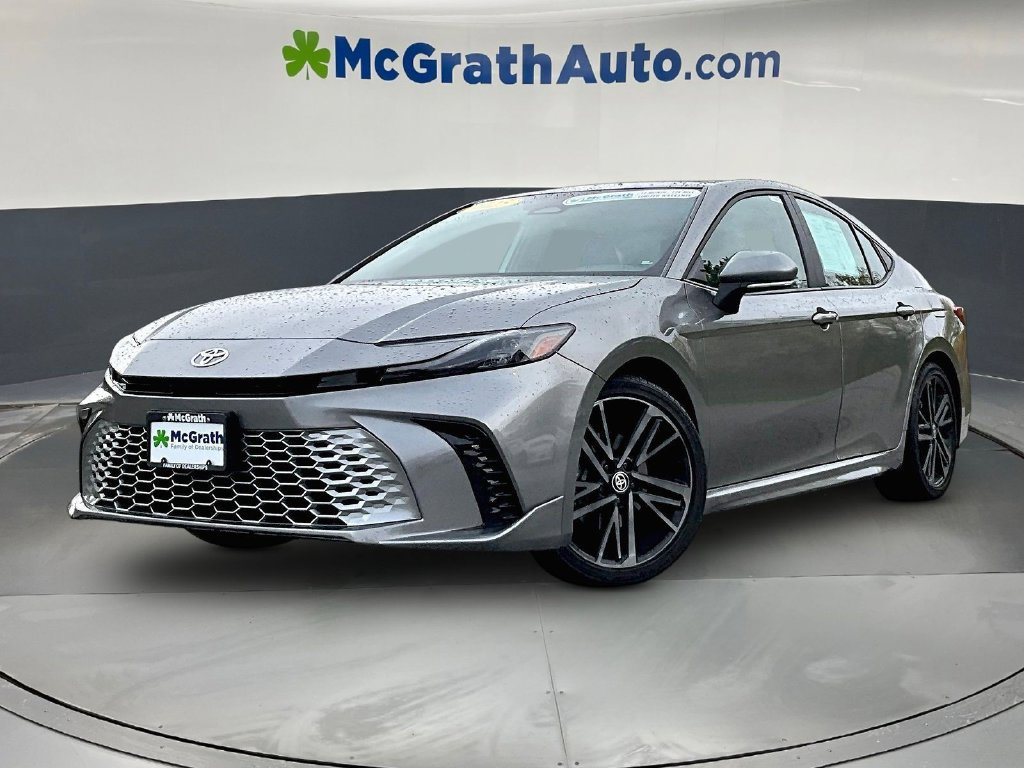 Used 2025 Toyota Camry XSE FWD image 3