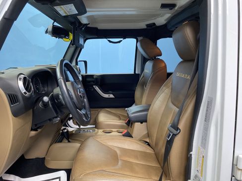 Certified 2015 Jeep Wrangler Unlimited Sahara w/ Dual Top Group image 9