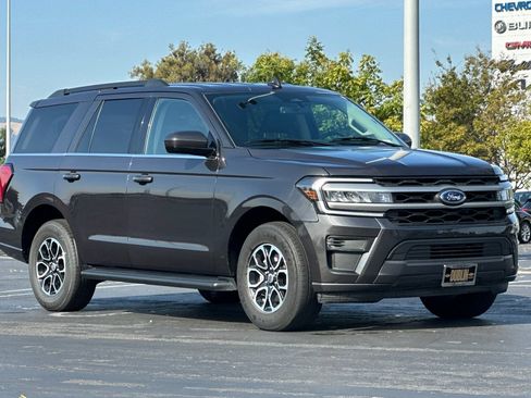 Used 2024 Ford Expedition XLT RWD image 2