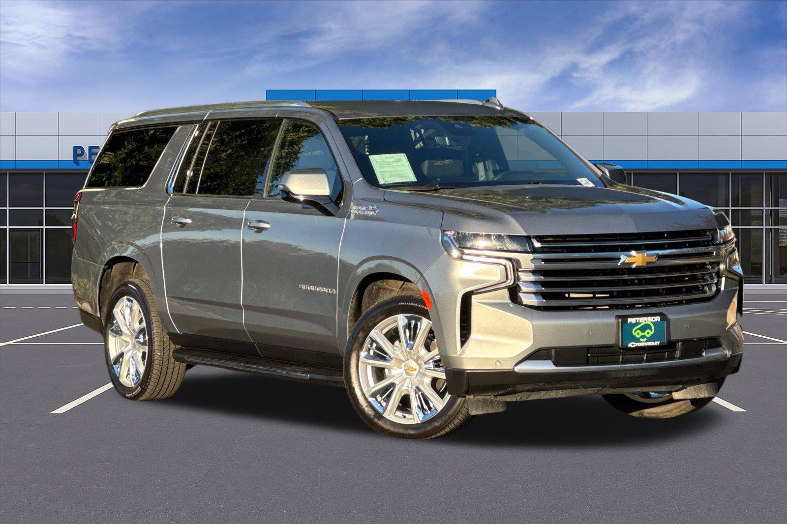 Used 2023 Chevrolet Suburban High Country AWD/4WD image 2
