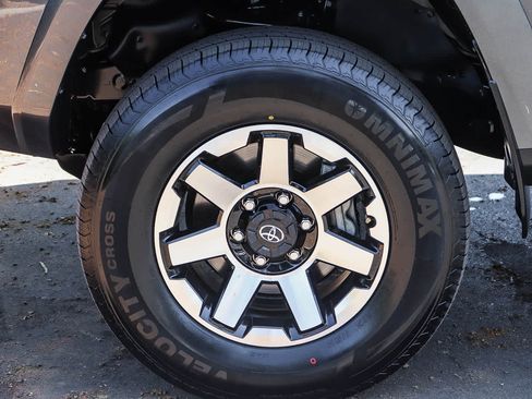 Used 2022 Toyota 4Runner TRD Off-Road Premium w/ Moonroof Package AWD/4WD image 11