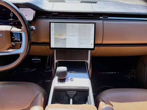 Used 2024 Land Rover Range Rover Long Wheelbase Autobiography AWD/4WD image 19