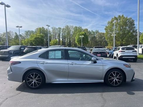 Used 2024 Toyota Camry SE image 6
