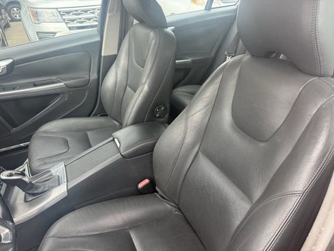 Used 2015 Volvo V60 T5 Premier image 15