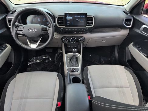 Used 2025 Hyundai Venue SEL FWD image 25