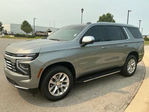 Used 2025 Chevrolet Tahoe Premier AWD/4WD image 3