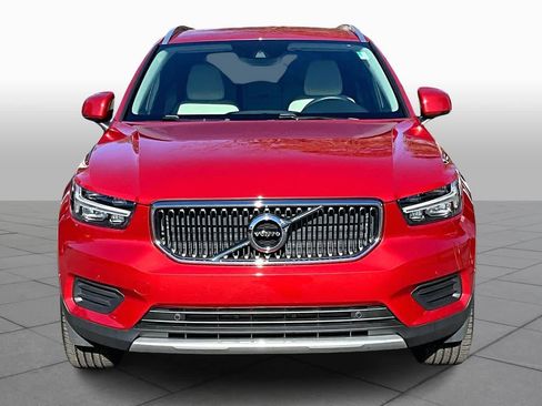 Used 2019 Volvo XC40 T4 Momentum image 3