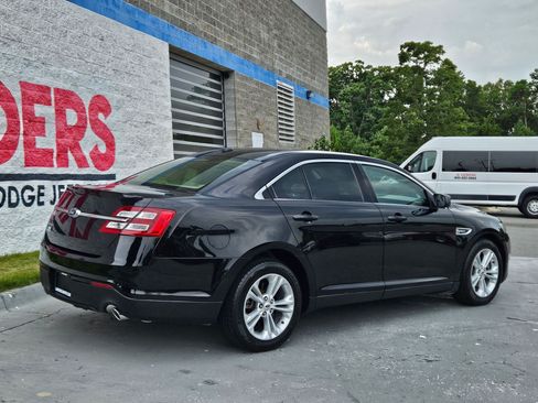 Used 2019 Ford Taurus SE FWD image 7
