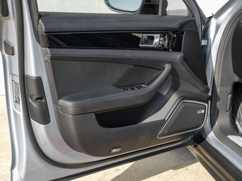 Used 2018 Porsche Panamera image 41