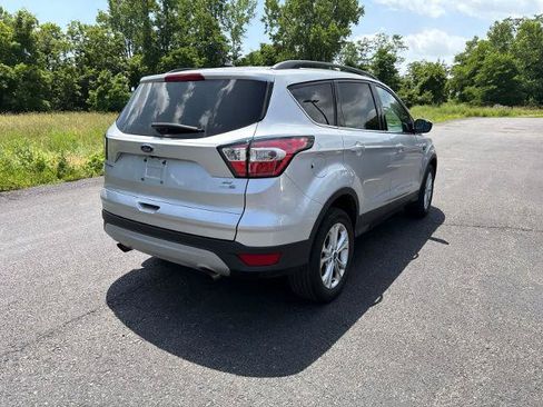 Certified 2018 Ford Escape SE w/ SE Sync 3 Package AWD/4WD image 3