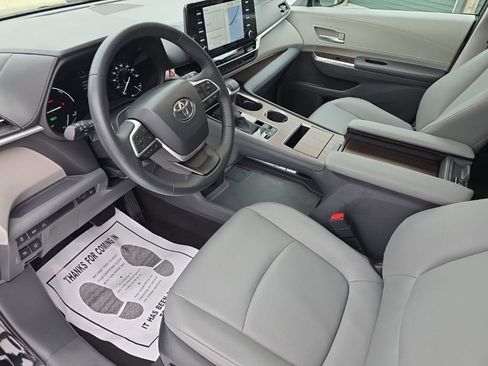 Certified 2024 Toyota Sienna XLE image 12