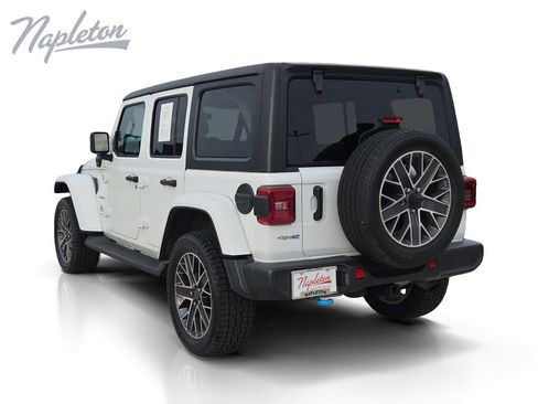 Used 2023 Jeep Wrangler Unlimited Sahara w/ Cold Weather Group AWD/4WD image 3