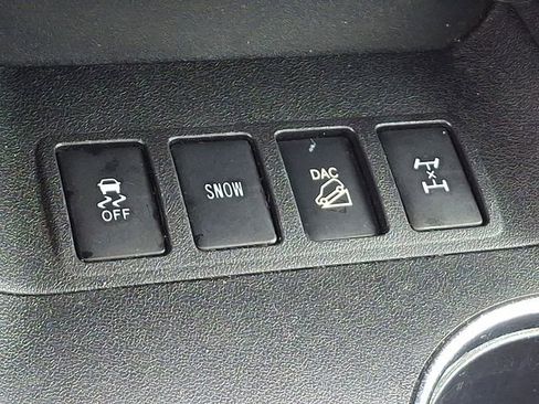 Used 2015 Toyota Highlander XLE image 26