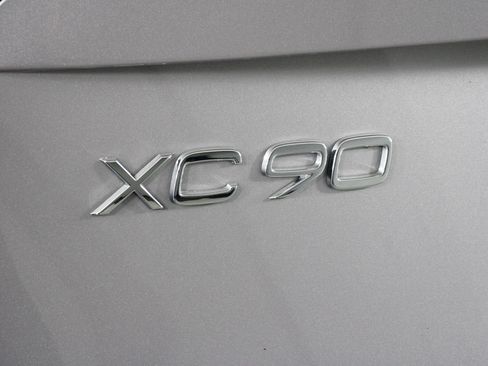 Certified 2026 Volvo XC90 B6 Plus w/ Protection Package Premier AWD/4WD image 19