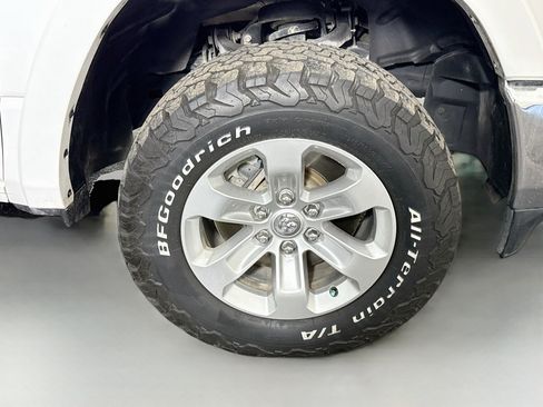 Used 2019 RAM 1500 Laramie AWD/4WD image 32