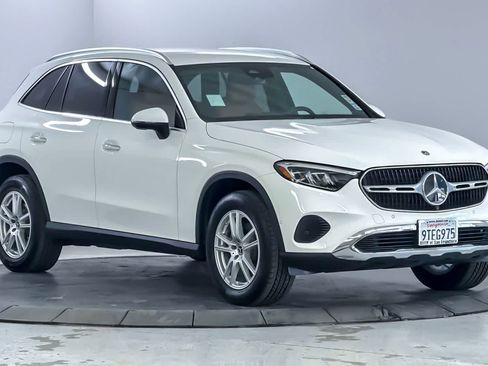 Used 2025 Mercedes-Benz GLC 300 image 9