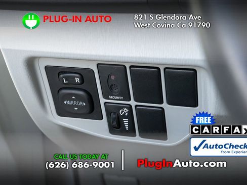 Used 2012 Toyota Prius Three image 18