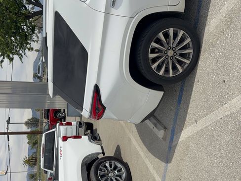 Used 2023 Chevrolet Traverse Premier image 9