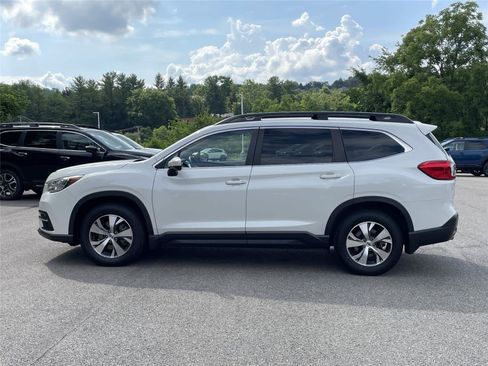 Certified 2022 Subaru Ascent Premium w/ Convenience Package AWD/4WD image 2