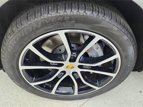 Used 2022 Porsche Cayenne image 58
