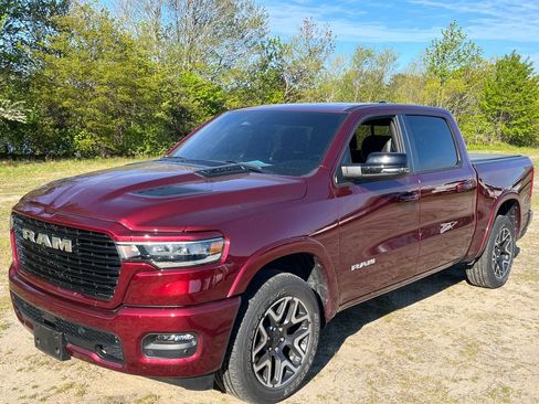 Used 2025 RAM 1500 Laramie AWD/4WD image 3
