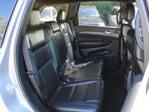 Used 2019 Jeep Grand Cherokee Limited image 29