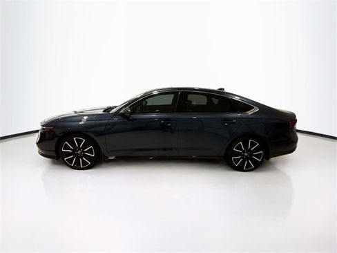 Used 2025 Honda Accord Touring image 4