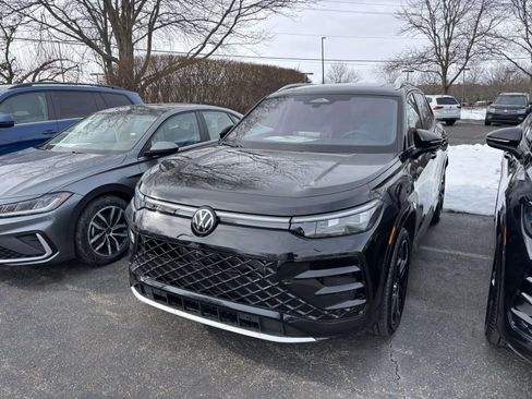 New 2026 Volkswagen Tiguan SEL R-Line AWD/4WD image 3