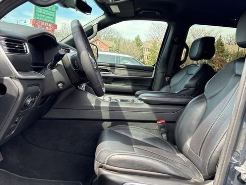 Used 2024 Jeep Wagoneer L Series II w/ Flexible Seating Group image 3