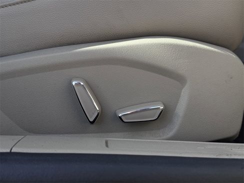 Used 2020 Ford Fusion SEL image 28