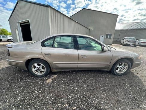 Used 2001 Pontiac Bonneville SE FWD image 51