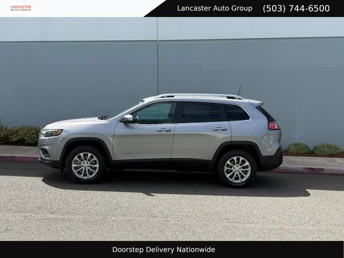 Used 2019 Jeep Cherokee Latitude w/ Popular Appearance Group AWD/4WD image 3