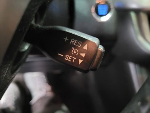 Used 2016 Toyota Highlander XLE image 29