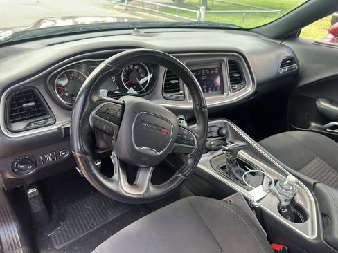 Used 2019 Dodge Challenger R/T w/ Driver Convenience Group RWD image 14