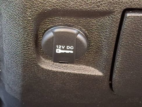 Used 2024 RAM 1500 Classic SLT AWD/4WD image 27