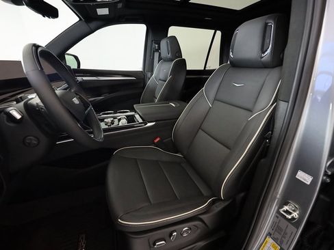 Used 2025 Cadillac Escalade Sport w/ Touring Package image 19