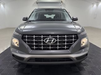 Used 2024 Hyundai Venue SEL video 2
