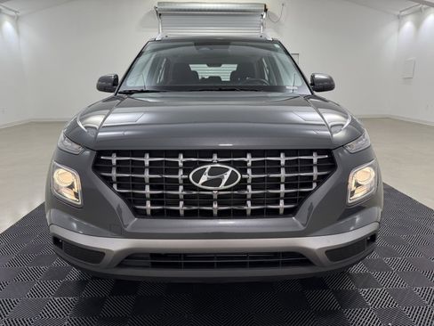 Used 2024 Hyundai Venue SEL image 2