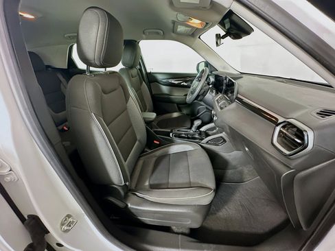 Used 2024 Chevrolet TrailBlazer LS image 30