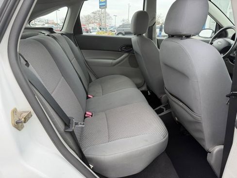 Used 2005 Ford Focus ZX5 image 12