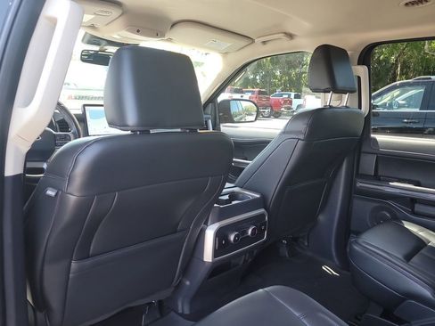 Used 2023 Ford Expedition XLT image 11