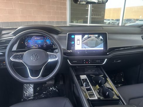 Used 2024 Volkswagen Atlas Cross Sport SE w/ Panoramic Sunroof Package FWD image 33