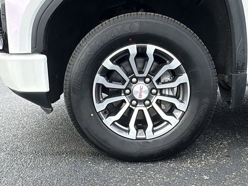 Used 2020 GMC Sierra 1500 AT4 w/ Off-Road Performance Package image 14