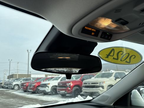 Used 2024 Chevrolet Trax ACTIV w/ Sunroof Package image 24