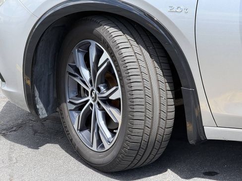 Used 2018 INFINITI QX30 FWD image 16