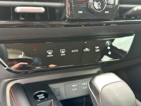 New 2025 Nissan Kicks SR w/ SR Premium Package image 30